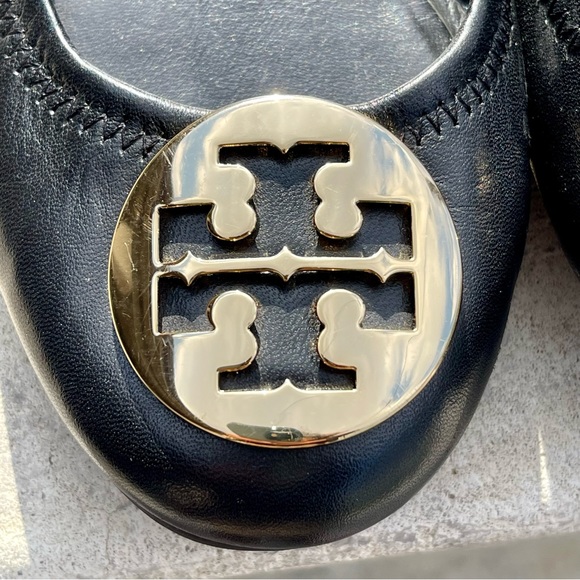 Tory Burch Women's Size 7.5 Reva Black Leather Gold Logo Classic Flats Shoes - Picture 4 of 9